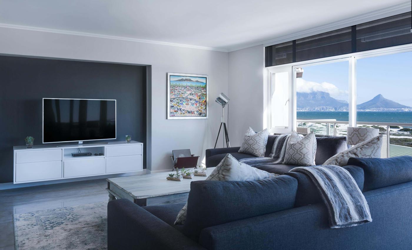 picture-of-a-clean-bedroom-with-a-view-of-a-distant-mountain-in-the-window